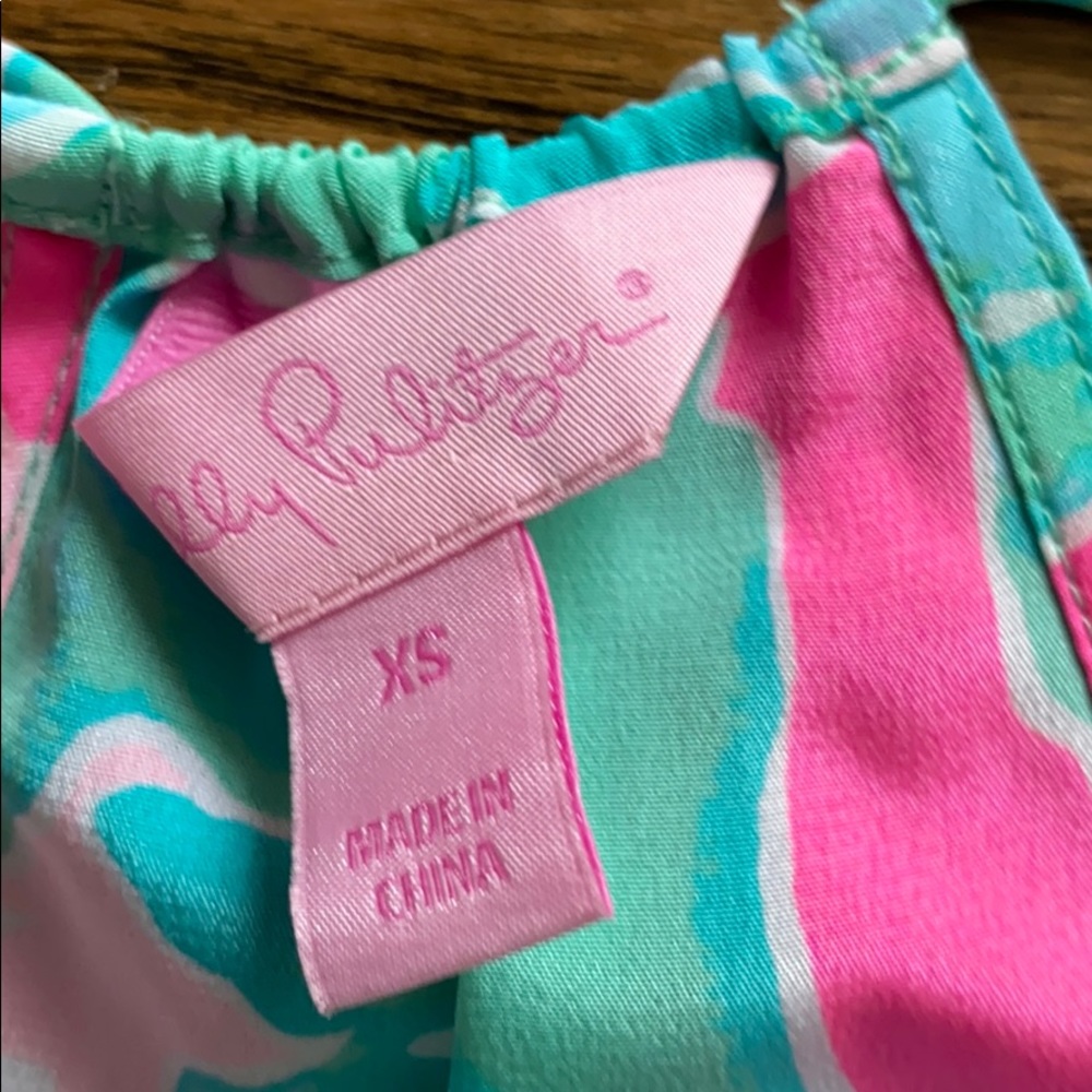 🌴LIKE NEW! Adorable Lilly Pulitzer silk top🌴 - Picture 2 of 8